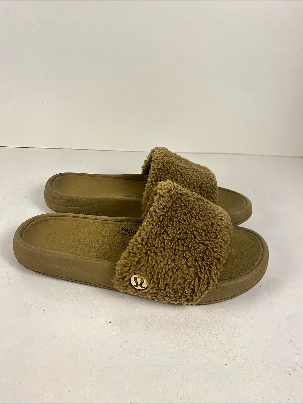lululemon Fleece Restfeel Gold Slides
Size 7